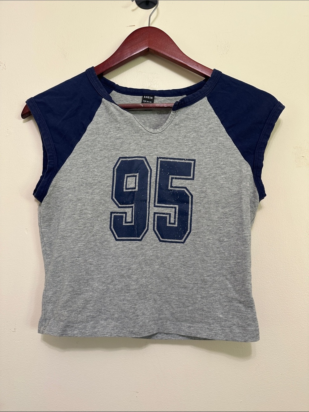 SHEIN Gray & Navy Raglan '95 Cropped Tee
